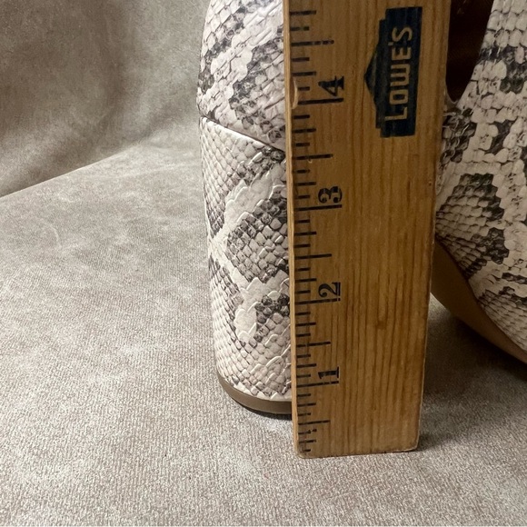 STEVE MADDEN
Women's Rookie Chop-Out Booties - Picture 9 of 9